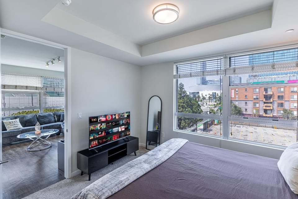 3 bed 2 bath Skyline View Luxury Apartment DTLA Apartment in Los Angeles