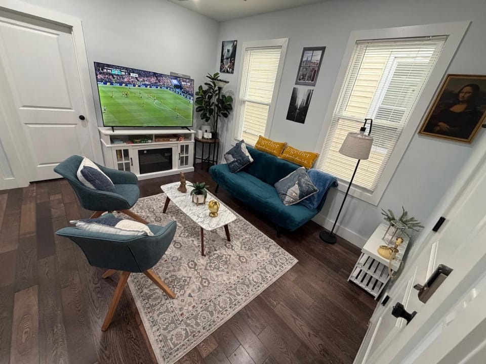 Communal lounge/ TV room, TV and multimedia, Living room, Evening entertainment