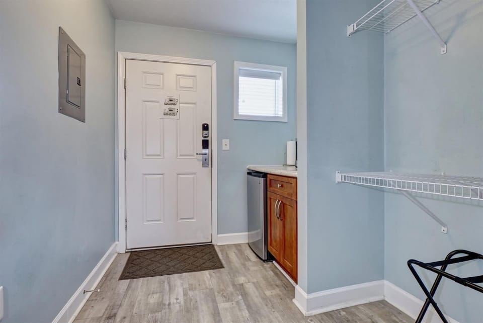 Surf City Stay - Motel Room - Walk to Beach Apartment in Surf City