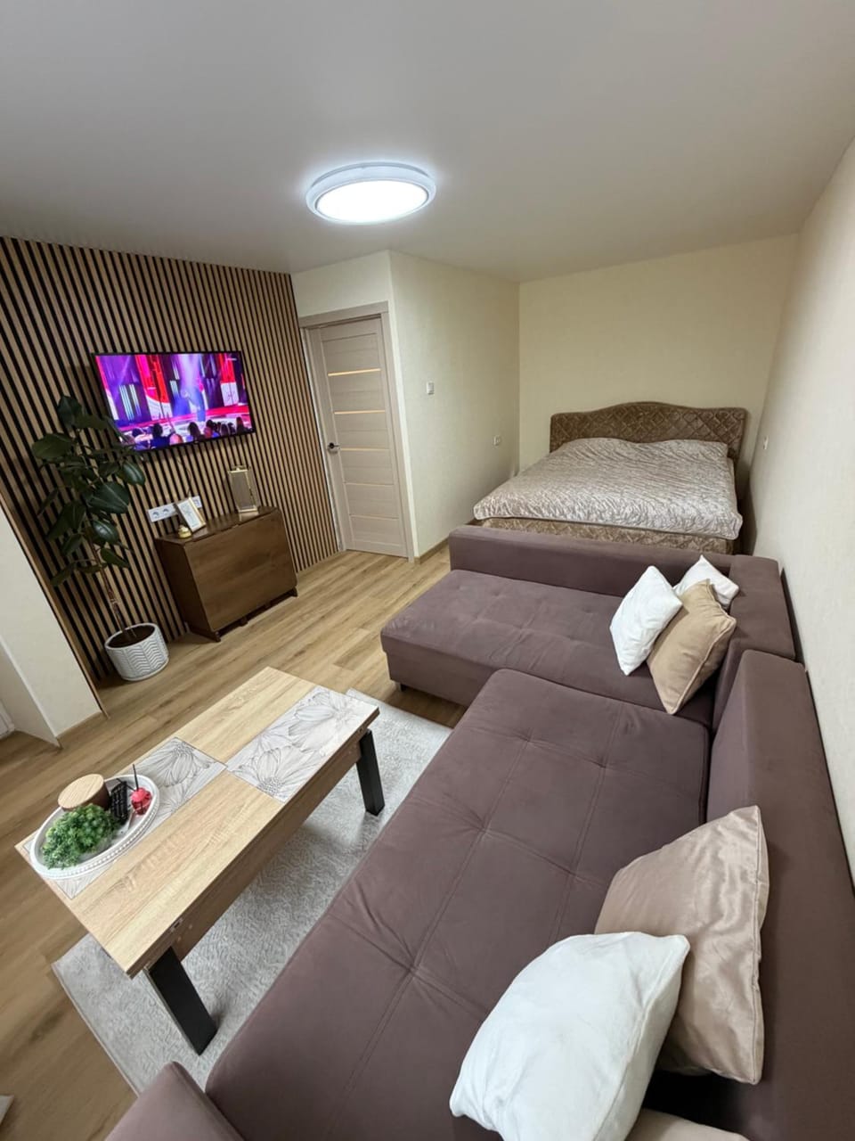 TV and multimedia, Living room, Seating area, Evening entertainment