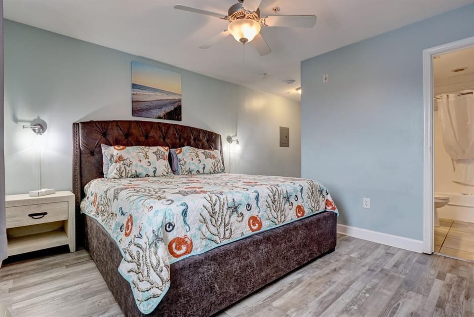 Surf City Getaway Motel Room - Walk to Beach - Seasonal Pool Apartment in Surf City