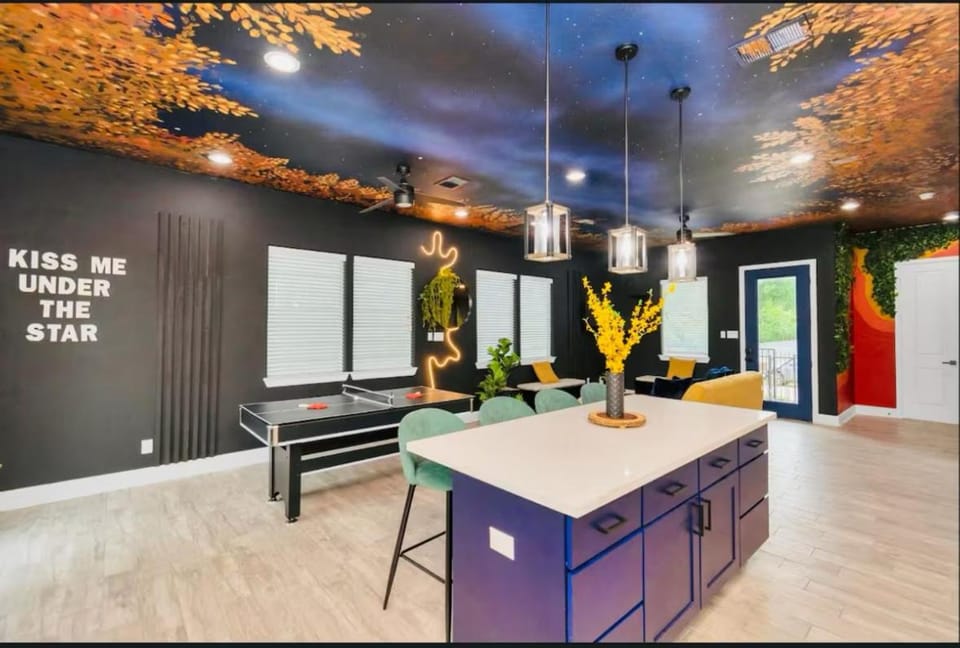 3BR Fantasy Home Pool Table Big Backyard Sleeps 8 Houston House in Harris County