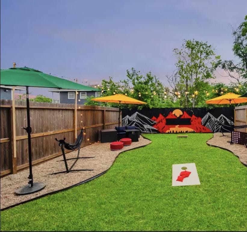 3BR Fantasy Home Pool Table Big Backyard Sleeps 8 Houston House in Harris County