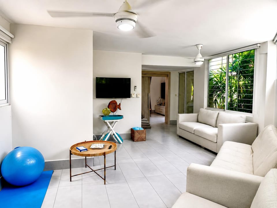 Communal lounge/ TV room, TV and multimedia, Living room, Evening entertainment