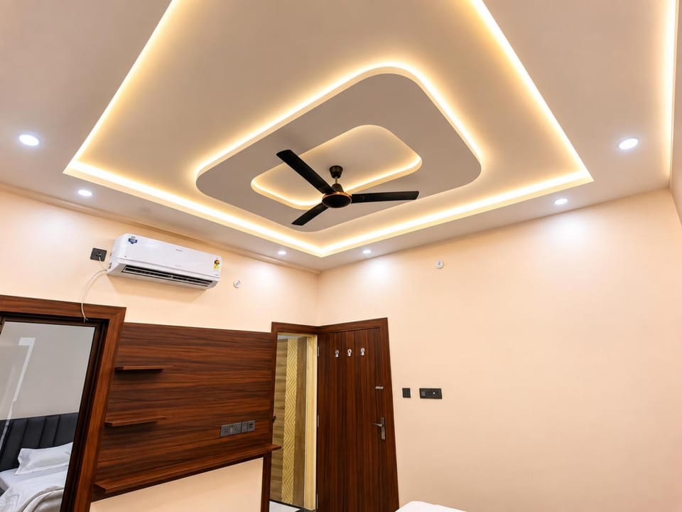 Hotel Ramyug Palace - 300 m from Ram Mandir Vacation rental in Uttar Pradesh