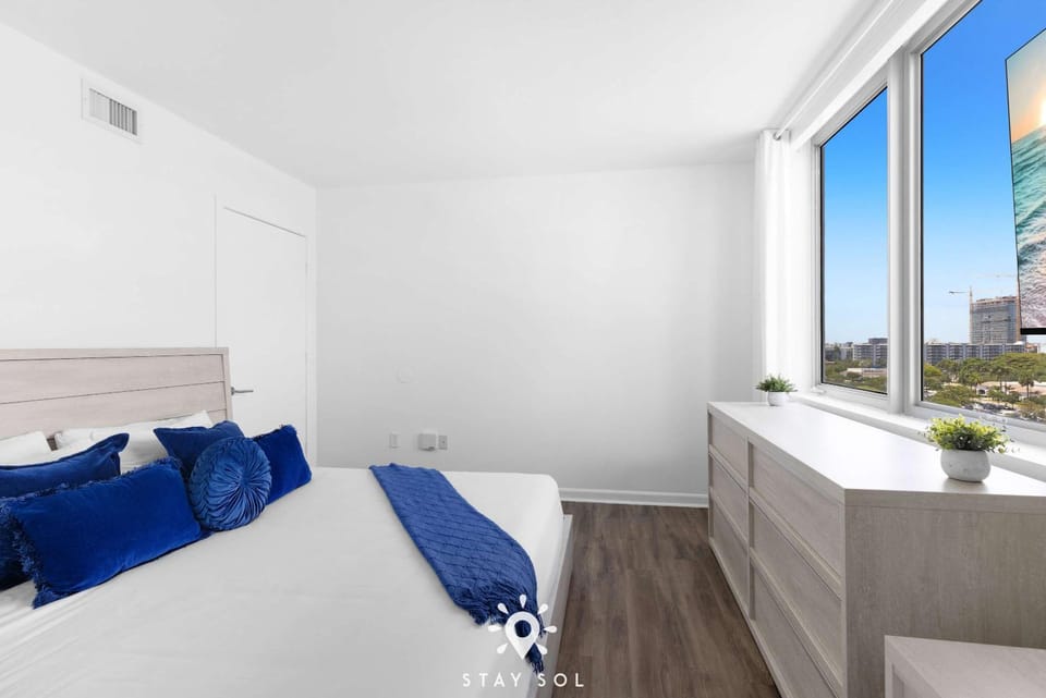 Stylish Haven with Pool and Balcony Views Apartment in Hallandale Beach
