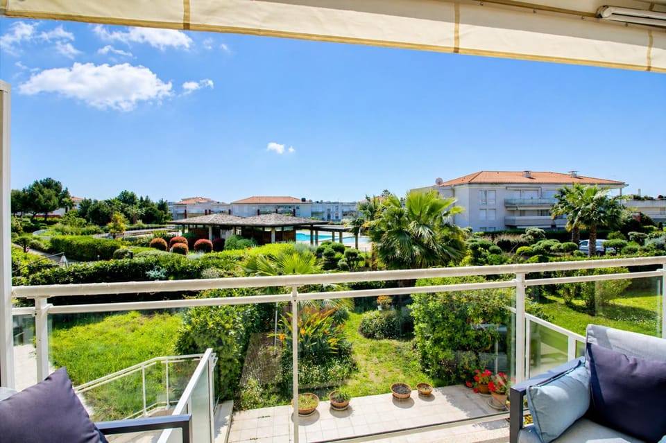 Patio, Spring, Winter, Balcony/Terrace, Pool view, Swimming pool, Seasons