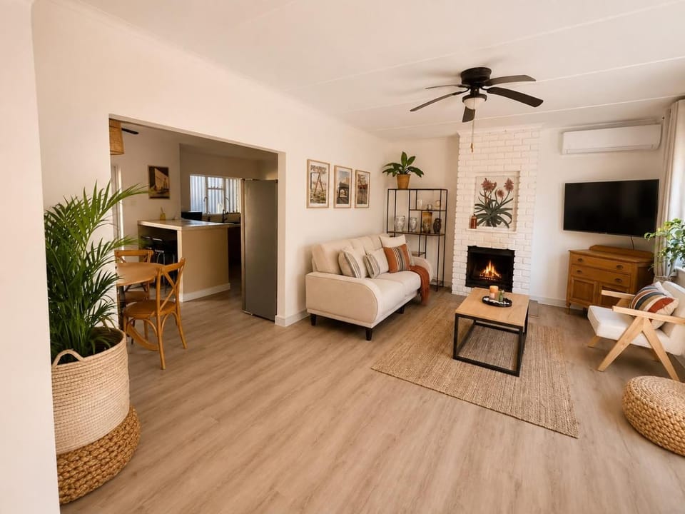 TV and multimedia, Kitchen or kitchenette, Living room, Seating area, Dining area, fireplace, air conditioner