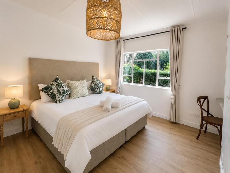 Bed, View (from property/room), Photo of the whole room, Bedroom, Garden view