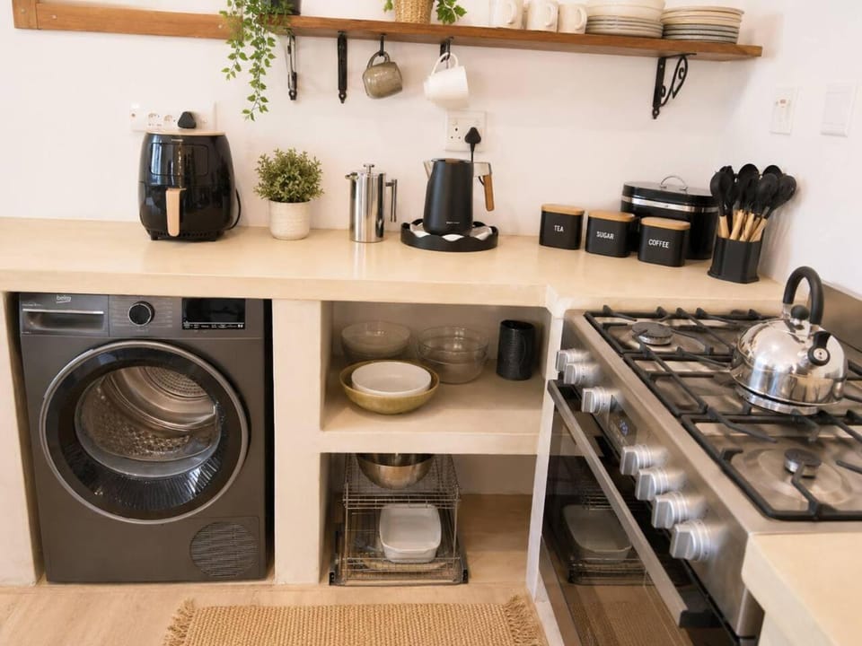 Coffee/tea facilities, toaster