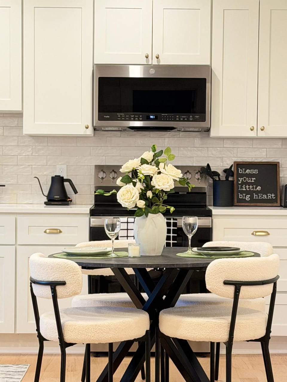 Kitchen or kitchenette, Dining area, Sea view, kitchen