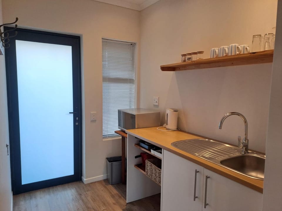 5 Ysterklip Close, Hermanus Apartment in Hermanus