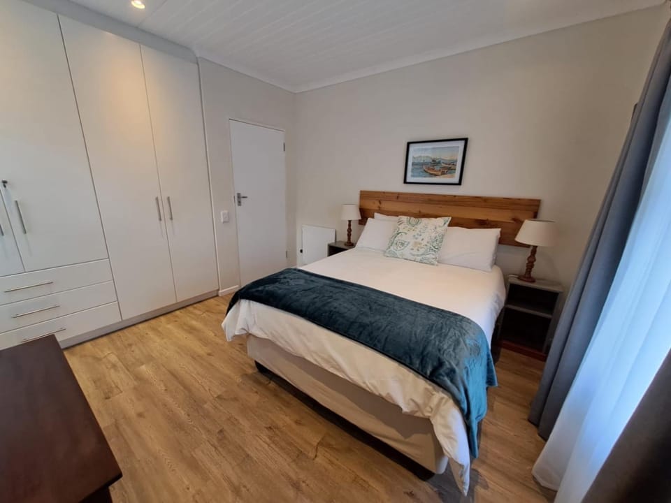 5 Ysterklip Close, Hermanus Apartment in Hermanus