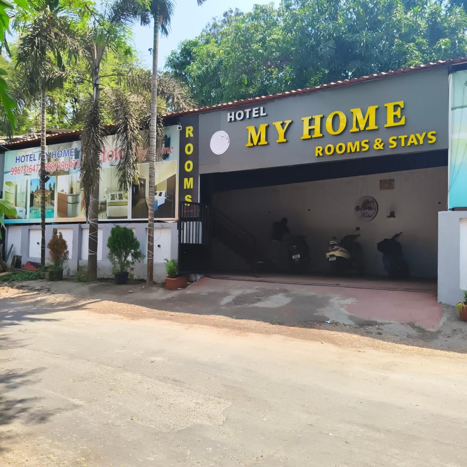 Property building, Day, Neighbourhood, Street view