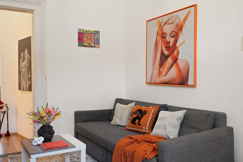 Living room, Decorative detail, Seating area