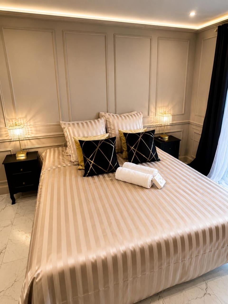 Bed, Photo of the whole room, Bedroom, towels