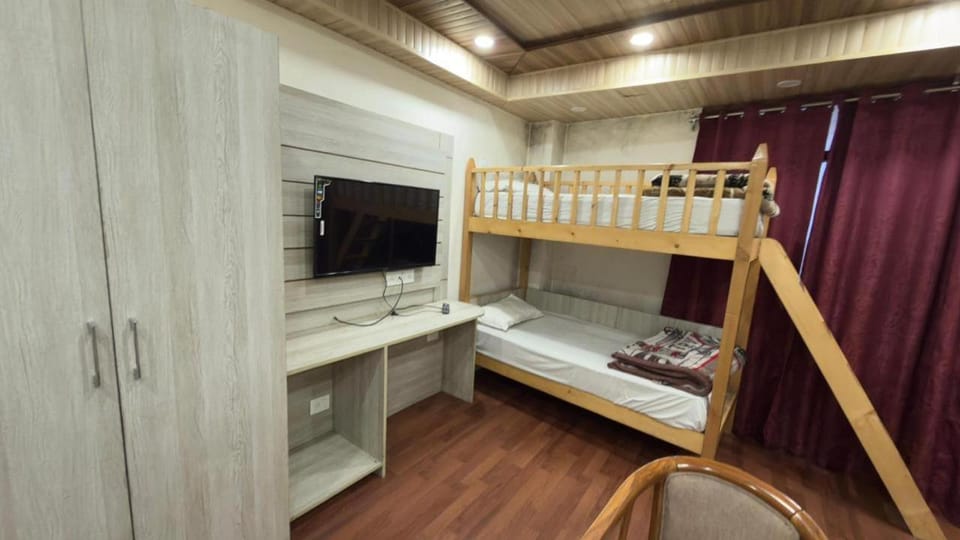 Communal lounge/ TV room, TV and multimedia, Evening entertainment, bunk bed