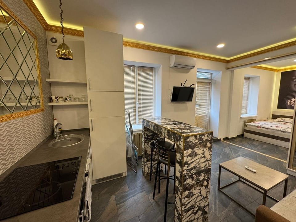 Bed, Kitchen or kitchenette, Living room, Photo of the whole room, Seating area, Dining area, Bedroom, pet friendly
