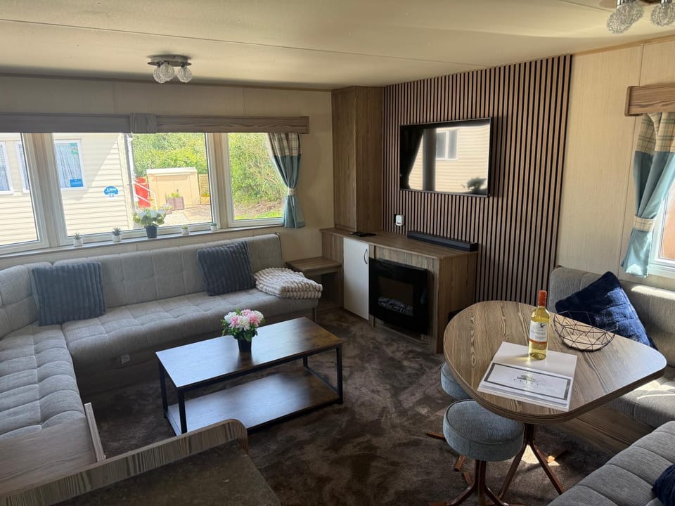 Elite Retreat Caravan Campground/ 
RV Resort in Blackpool