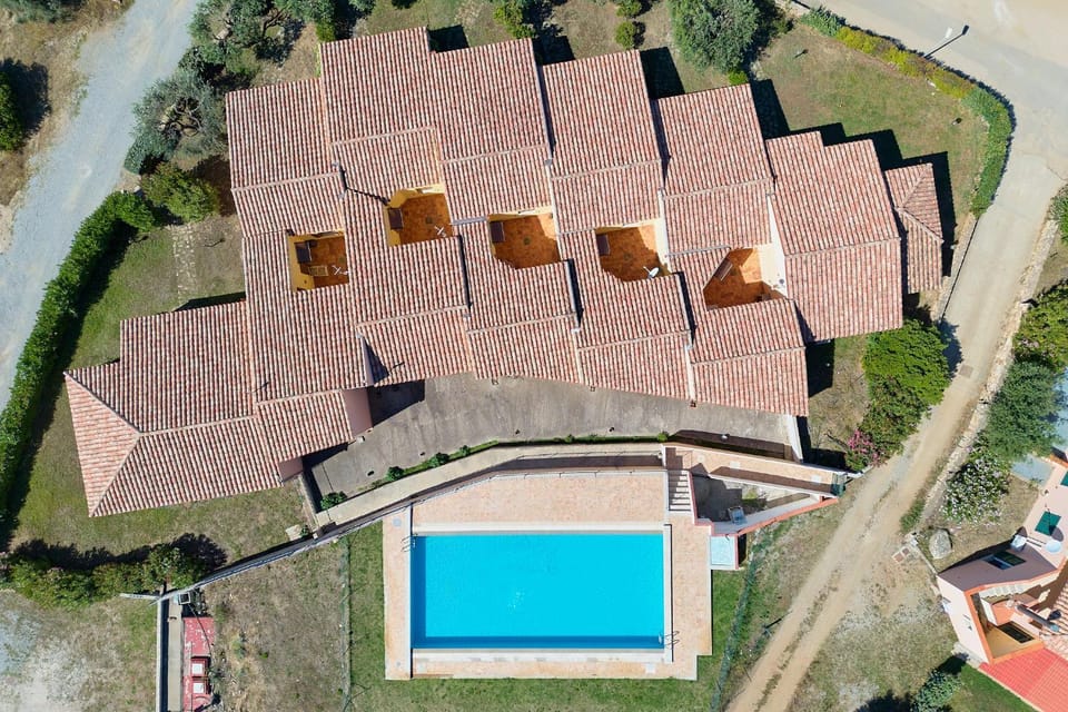 Property building, Bird's eye view, Pool view, Swimming pool, Swimming pool, sunbed