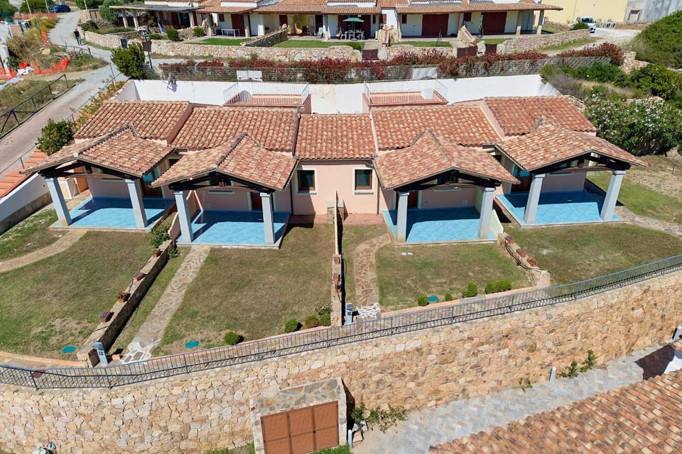 Property building, Bird's eye view, Pool view, Swimming pool