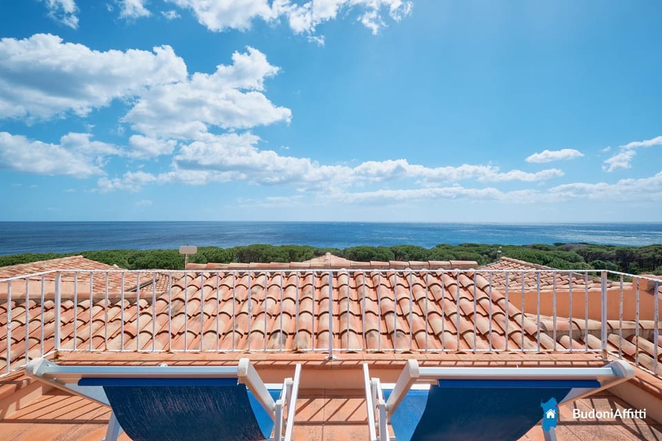 View (from property/room), Balcony/Terrace, Beach