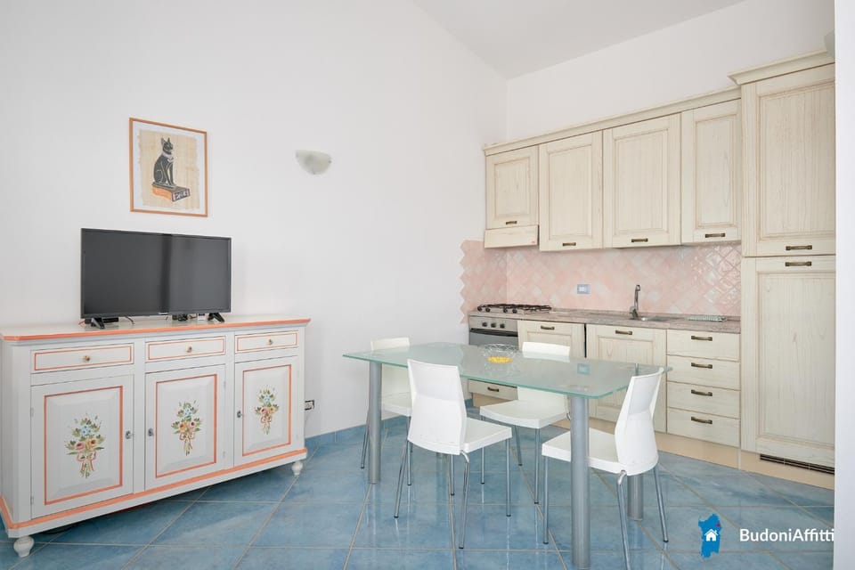 TV and multimedia, Dining area, dishwasher, oven