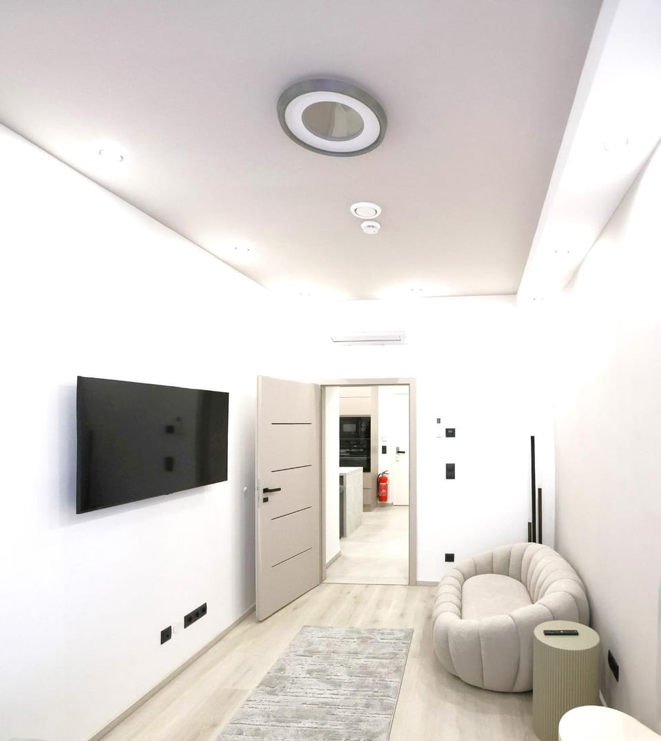 TV and multimedia, Photo of the whole room, Bedroom
