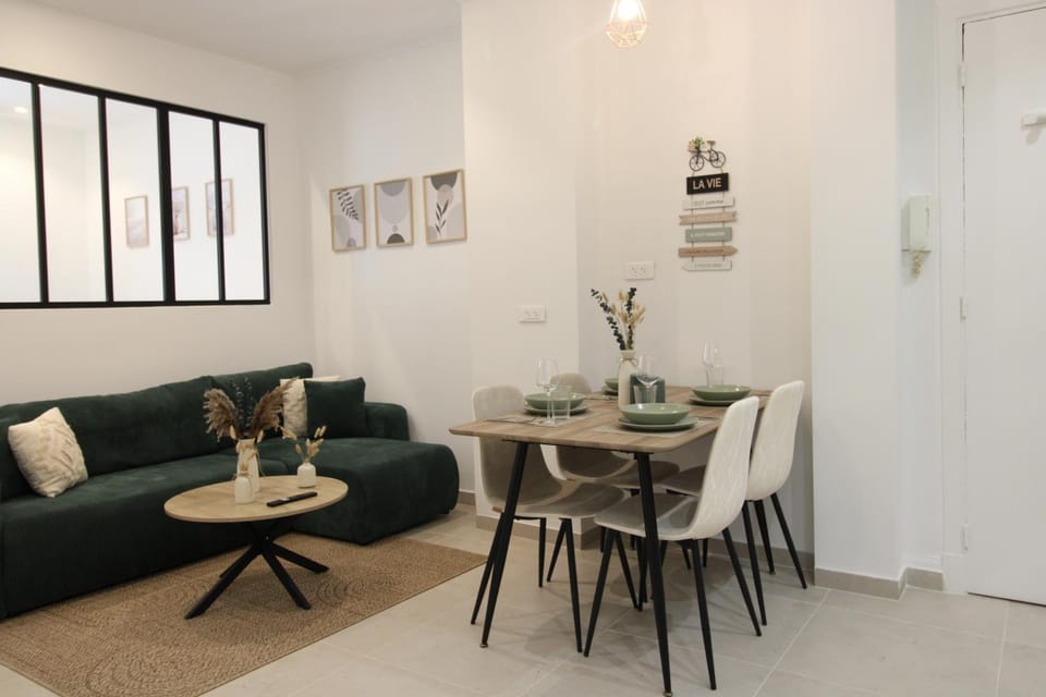 Living room, Dining area