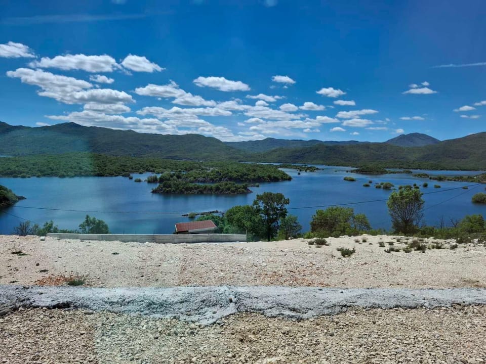 Lake house Andrej & Andrea House in Montenegro