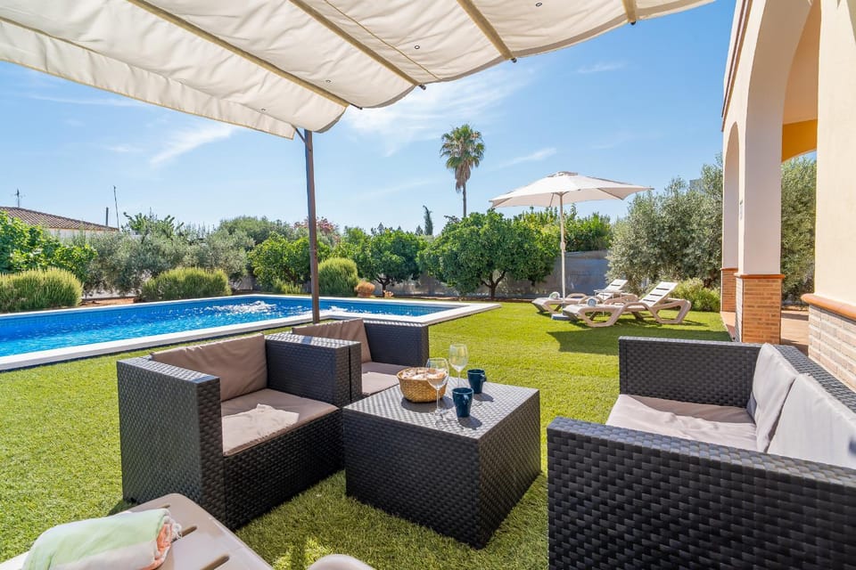 Property building, Garden, Solarium, Garden view, Pool view, Swimming pool