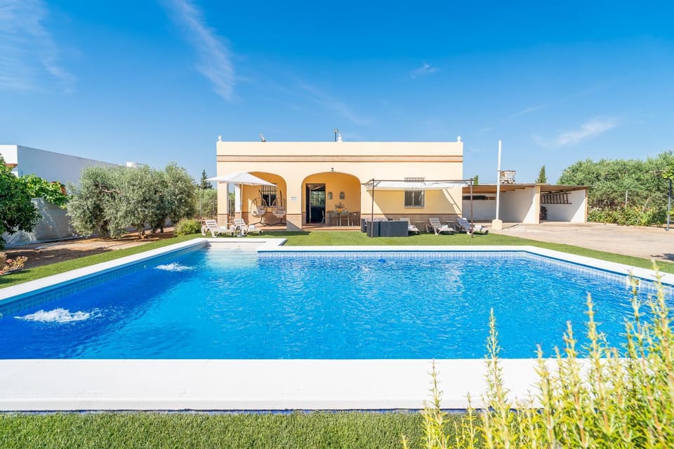 Property building, Facade/entrance, Garden, Solarium, Garden view, Pool view, Swimming pool