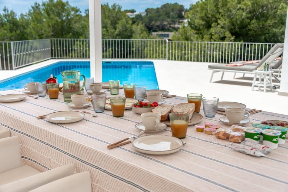 Balcony/Terrace, Pool view, Swimming pool, Continental breakfast