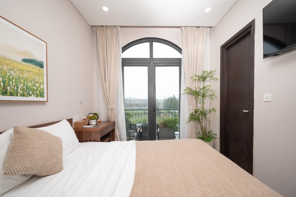 Bed, Day, View (from property/room), Balcony/Terrace, Photo of the whole room, Bedroom, Garden view