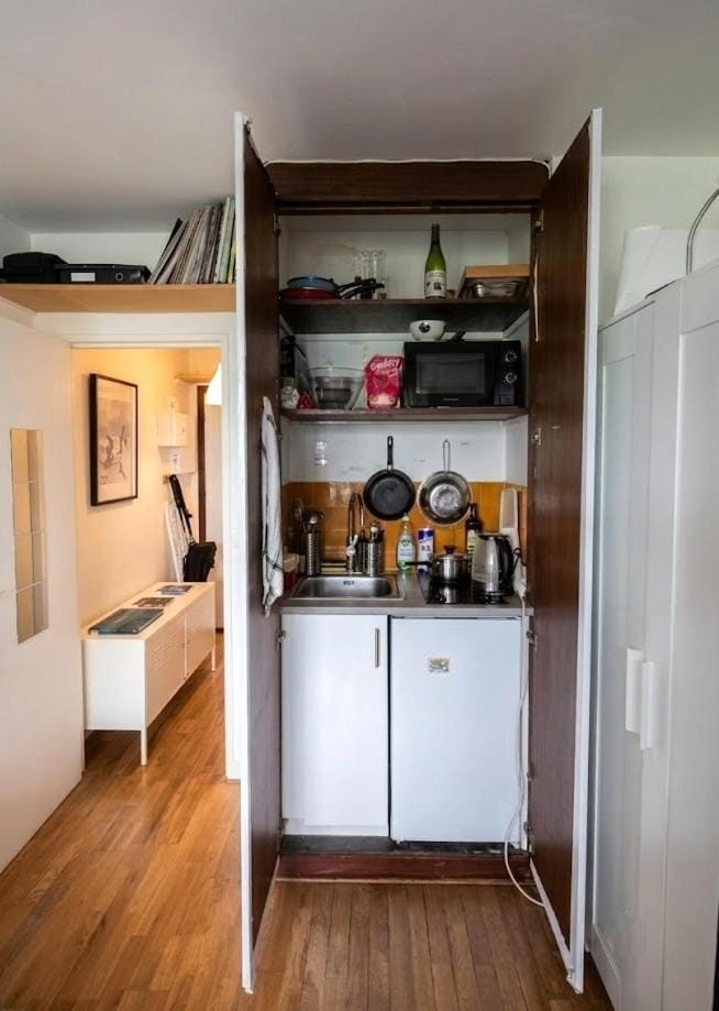 Kitchen or kitchenette