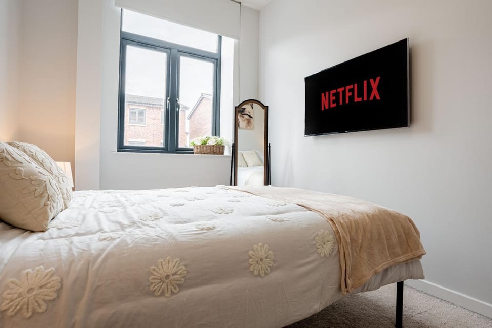 Leeds Dock Riverside Apartment Sleeps 8 and Parking Apartment in Leeds