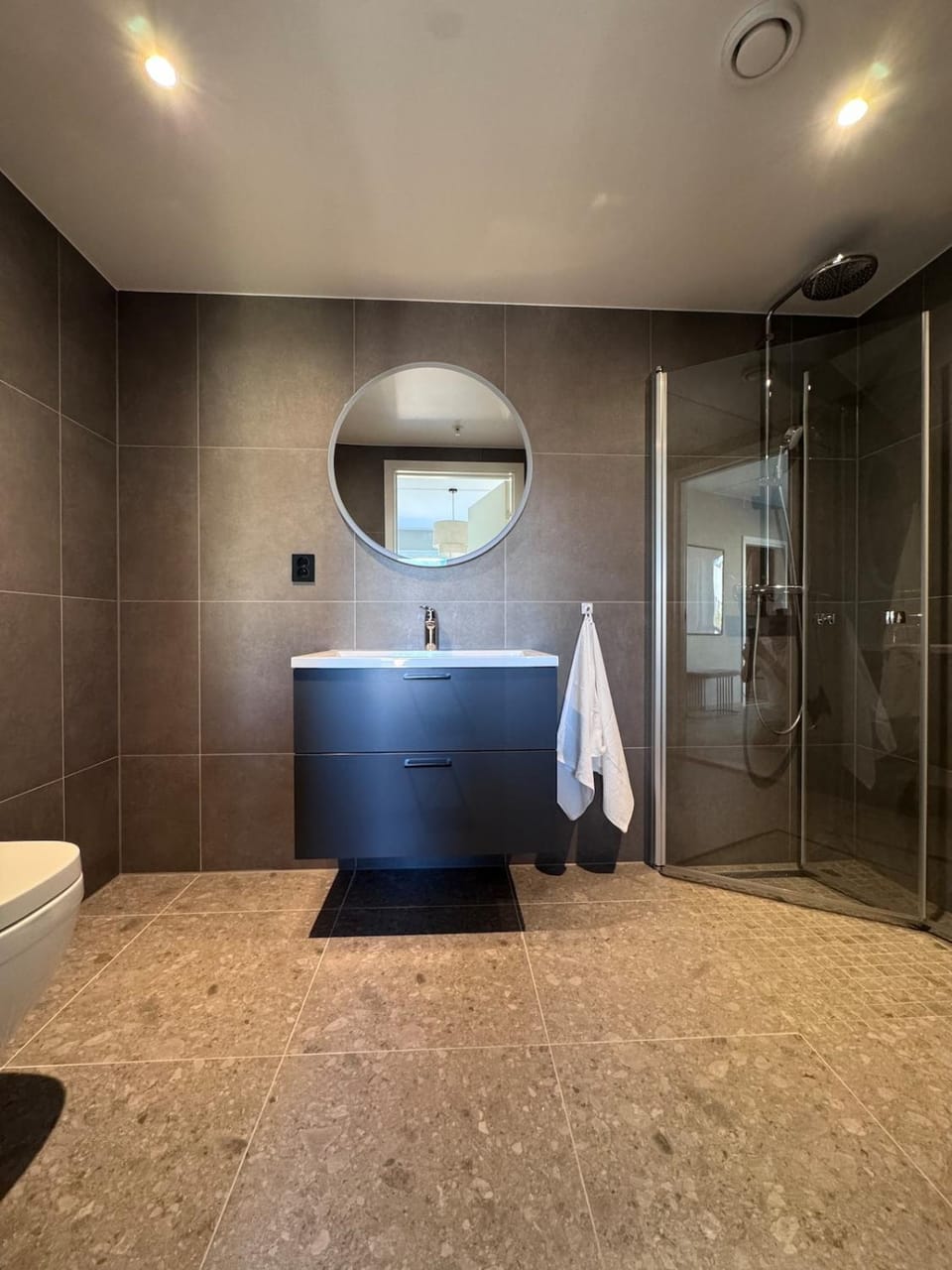 Exclusive apartment with private 82 sqm roof terrace and parking space Apartment in Oslo