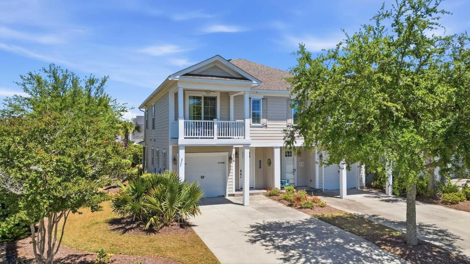 Ocean Air Oasis Resort House w Huge Pool Hot Tub House in North Myrtle Beach