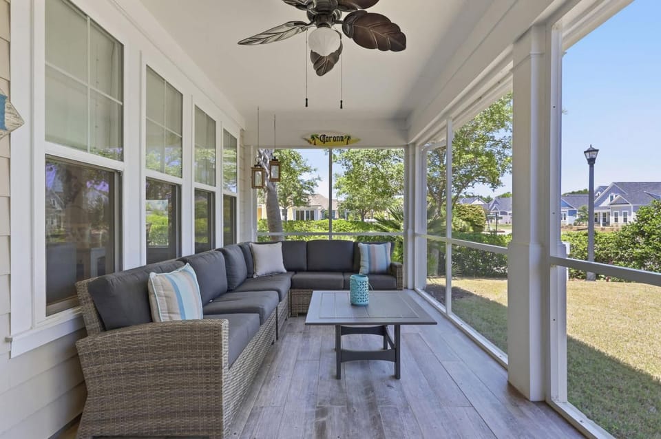 Ocean Air Oasis Resort House w Huge Pool Hot Tub House in North Myrtle Beach