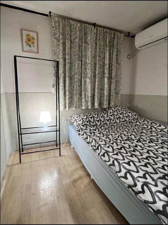 1, Sangsu Stn 1 min, quiet area, 1st floor Apartment in Seoul