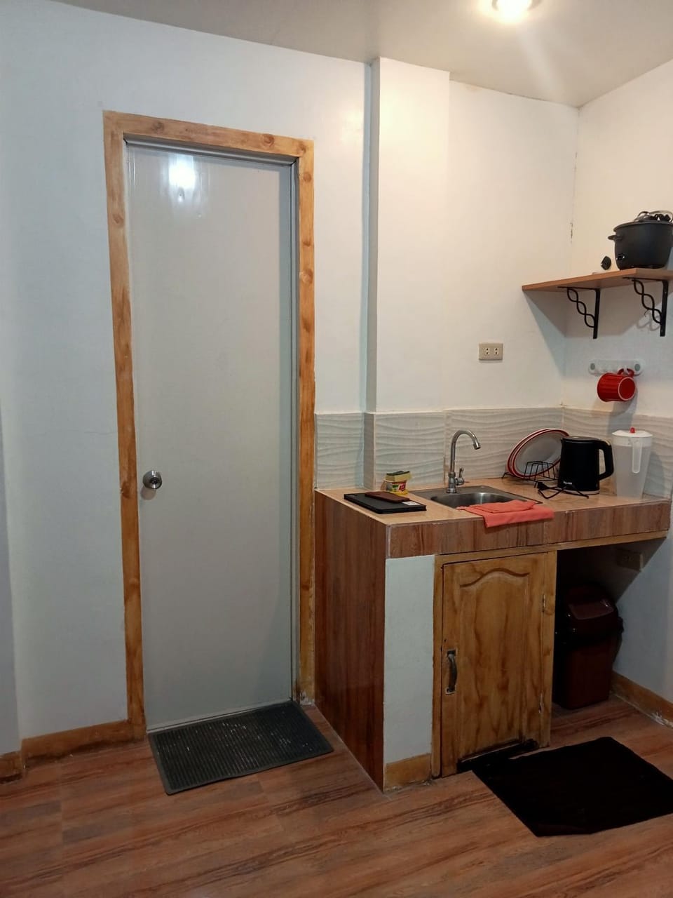 Toto's House Backpacker RM 3 Apartment in Puerto Princesa