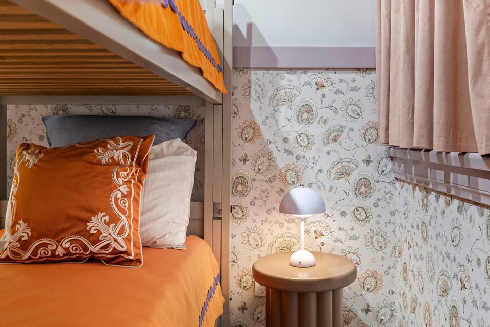 UPSTAIRS APARTMENT New to this booking platform Conran off Carrington st Retro Retreat suitable for between 2 to 4 guests Apartment in Adelaide