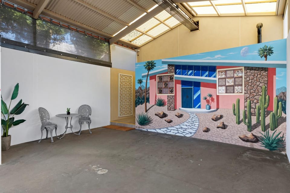 UPSTAIRS APARTMENT New to this booking platform Conran off Carrington st Retro Retreat suitable for between 2 to 4 guests Apartment in Adelaide