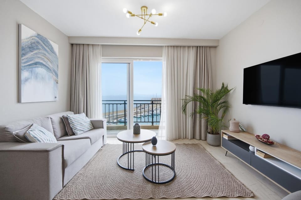 Communal lounge/ TV room, Balcony/Terrace, Living room, Decorative detail, Landmark view