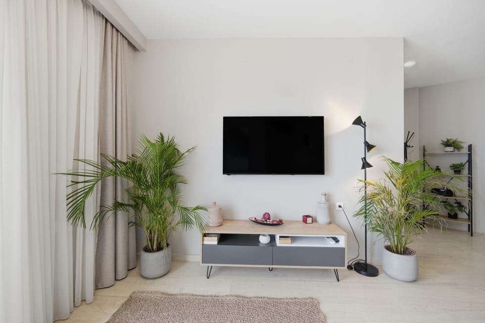 Communal lounge/ TV room, TV and multimedia, Living room, Decorative detail