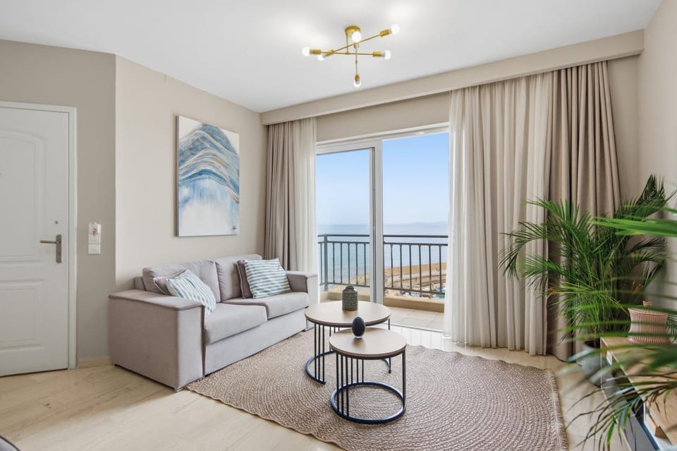Balcony/Terrace, Living room, Decorative detail, Sea view