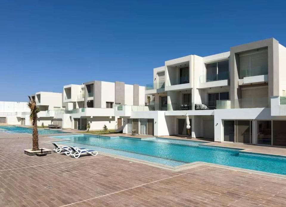 Property building, Pool view, Swimming pool