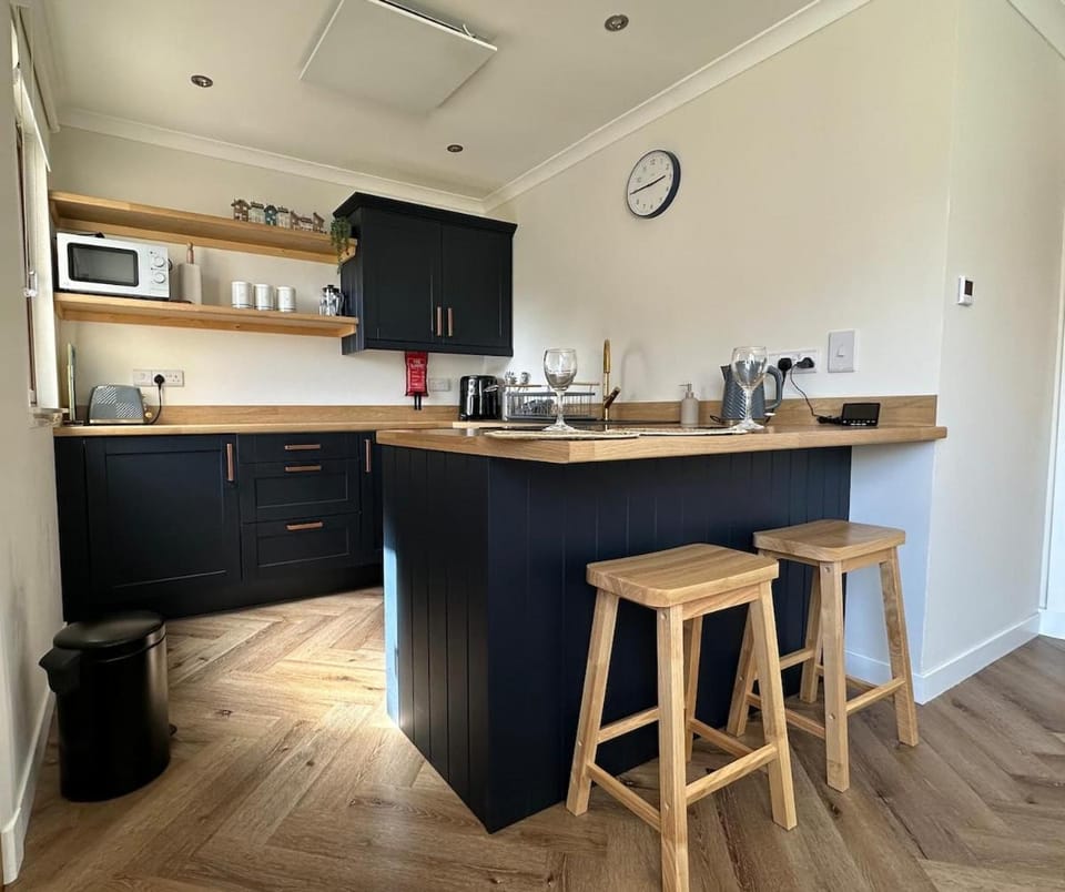 Wee Tigh Na Mara Sleeps 3 Parking & Patio House in Nairn