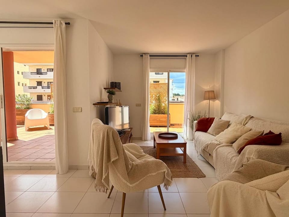 Cozy apartment with large beachfront terrace Apartment in L'Escala