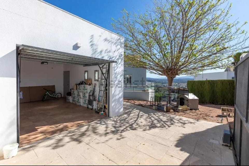 Modern Family Villa with Private Pool and Valley Views Villa in Valencian Community